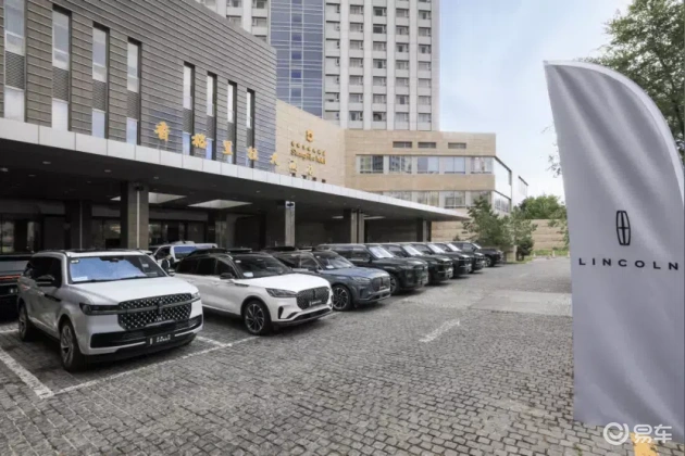 林肯豪华座驾草原探险，狂野不羁