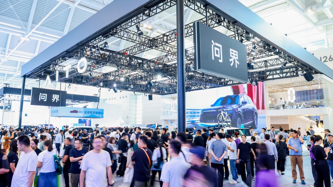 问界全系车型亮相天津车展，以智慧科技定义“新豪华”出行