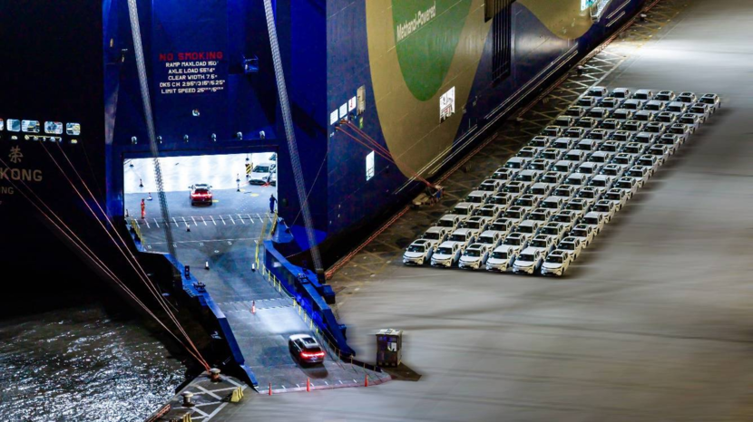 「2025年度瞬间」三张图看懂中国汽车这一年的韧性发展