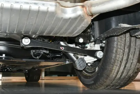 标致508L改款减配防眩目！1.8T配8AT，高配卖19.47万，月销121台