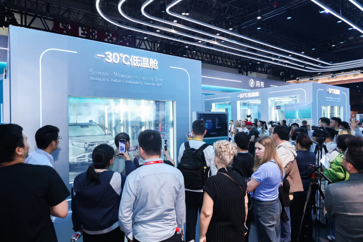 不止于包馆！比亚迪用技术改写全球新能源规则