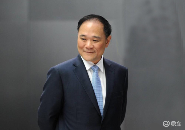 李书福打出三张牌，吉利脚踏两只船